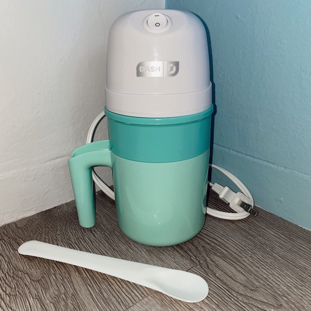 DASH my pint ice cream maker